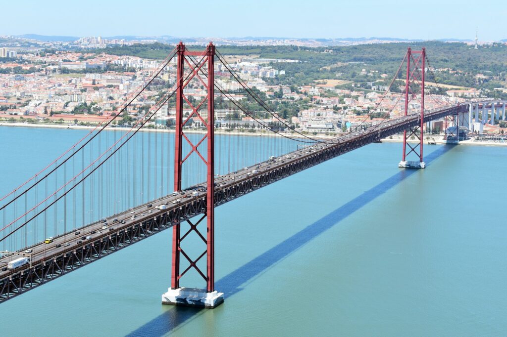 Ponte-25-de-Abril-@suru-zd